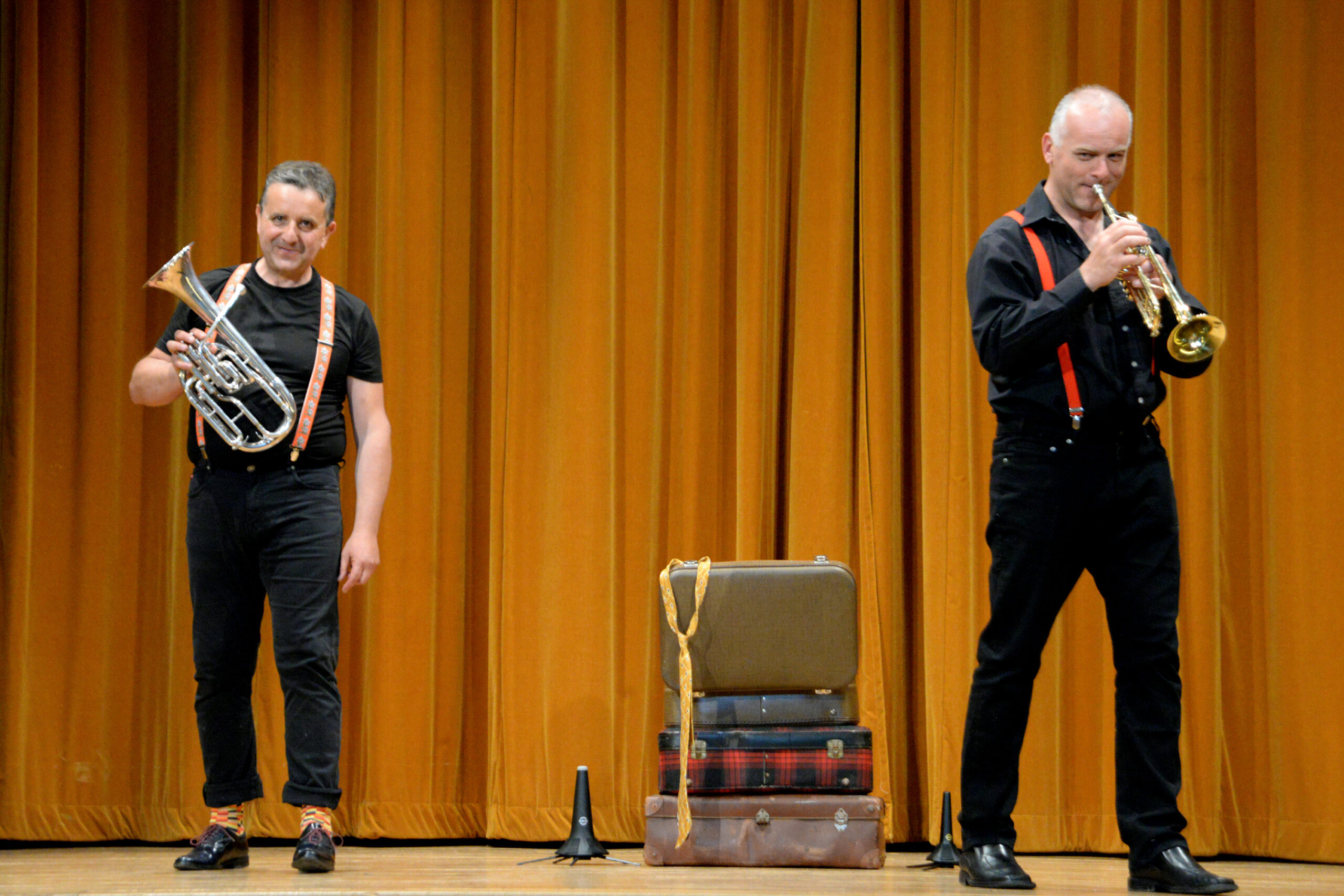 Bougre, un duo musical clownesque qui raconte l'histoire du soldat, le célèbre conte musical de Ramuz et Stravinsky